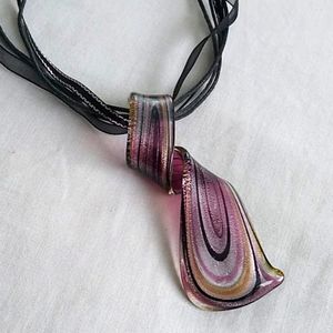 Glass pendant necklace